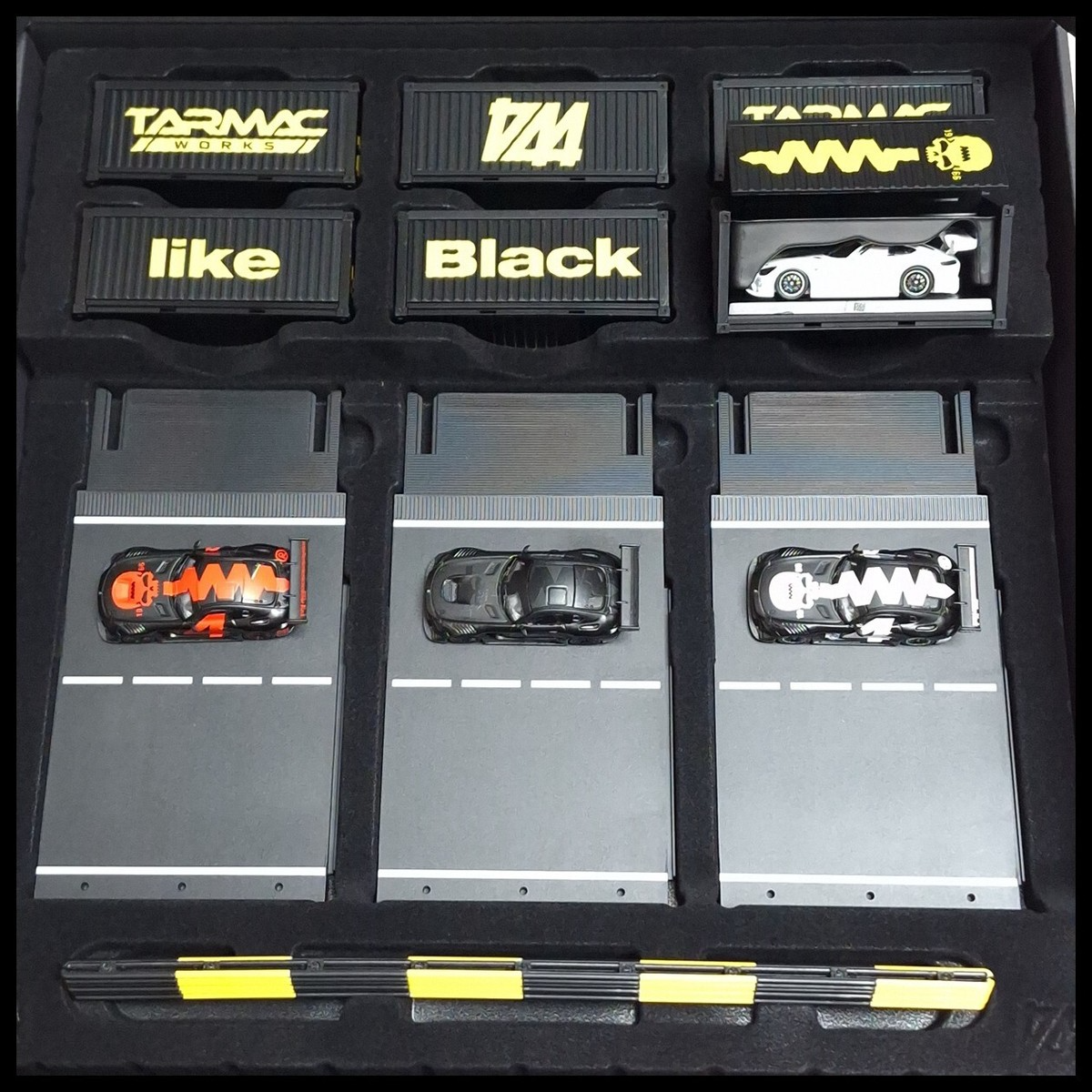 Tarmac Mercedes AMG GT3 #4 Boxset Mercedes Me x Like Black Special Edition TC4A4Box